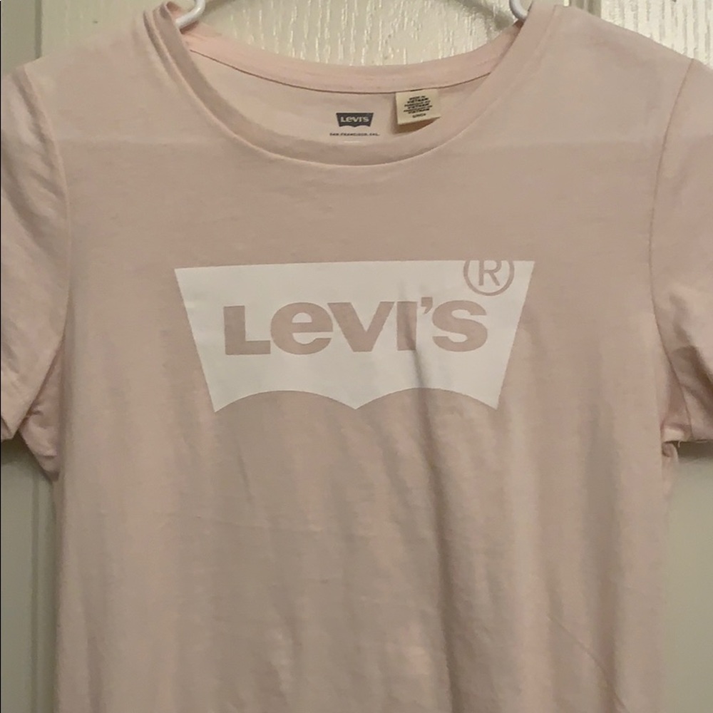 Levi’s tshirt